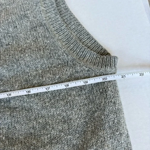 Generra Gray Cable Knit 2 tone Sweater Vest versatile classic staple - Picture 8 of 12